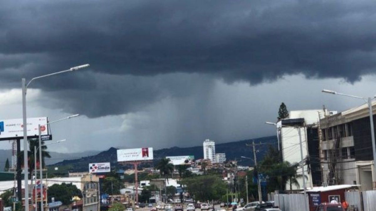 Pronostican intensas lluvias para el jueves en Honduras; 11 departamentos permanecen en alerta verde
