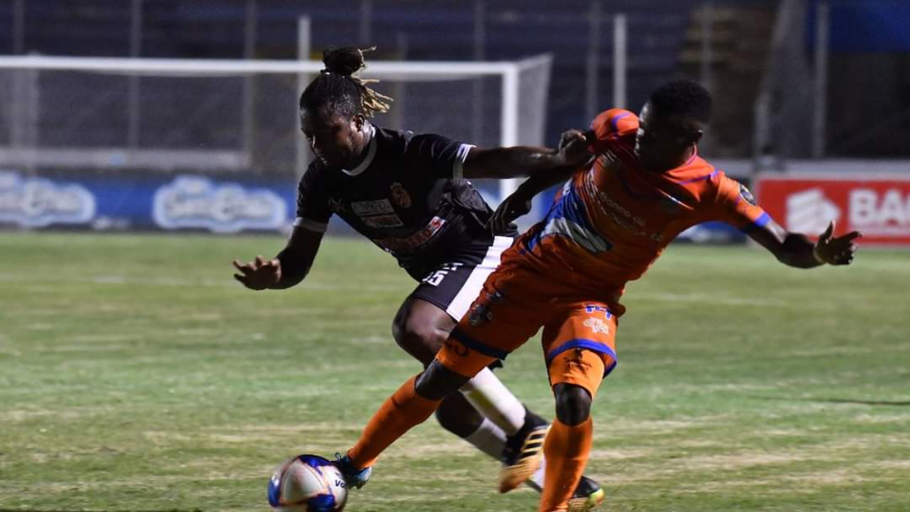 Lobos de la UPN y Real Sociedad se reparten puntos en el Nacional