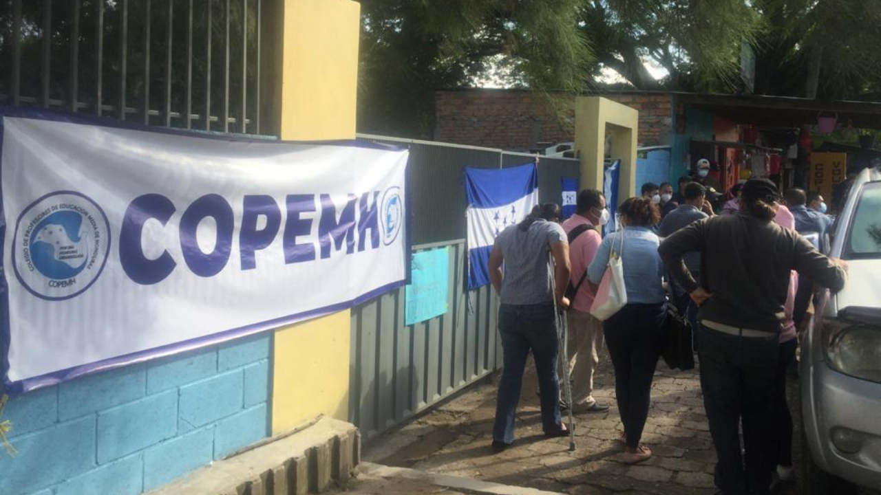 Dirigentes magisteriales piden al ministro de Educación que amplíe acuerdos para que algunos maestros ingresen a planilla