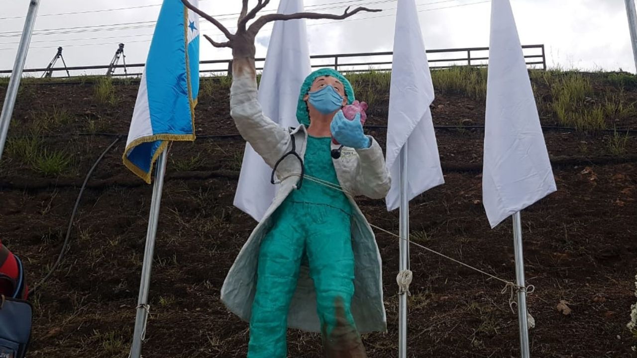 Conmovedor homenaje a médicos caídos en la batalla contra el coronavirus en Honduras