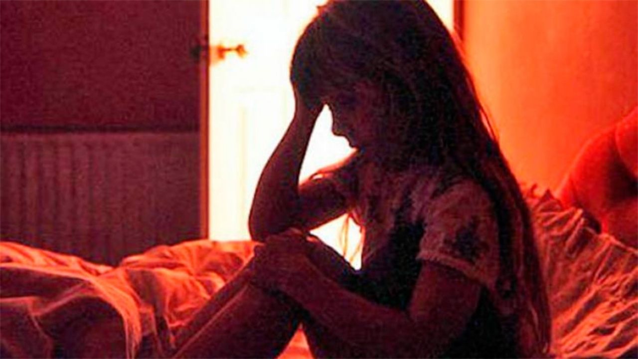 Madre permitió que su pareja abusara de su hija de 10 años para darle un hijo a el, según Fiscalía mexicana