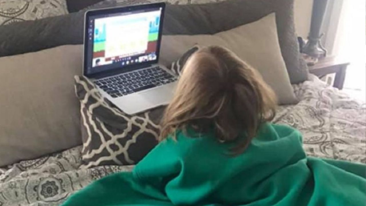 Niña sufrió abuso en clase virtual en Chicago, ¿cómo pasó?, reporte policial lo explica