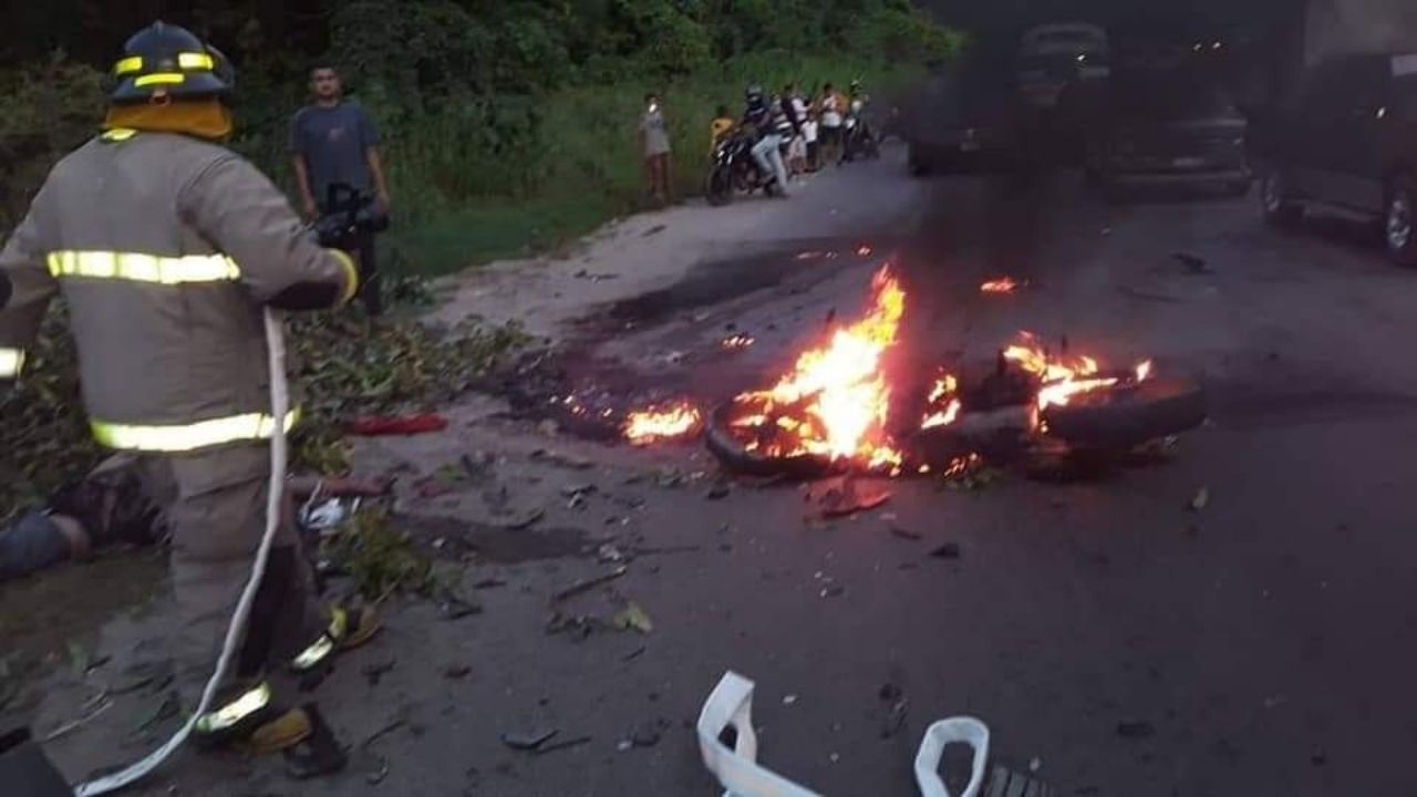 Accidente de motocicleta deja dos personas fallecidas en Cofradía, Cortés