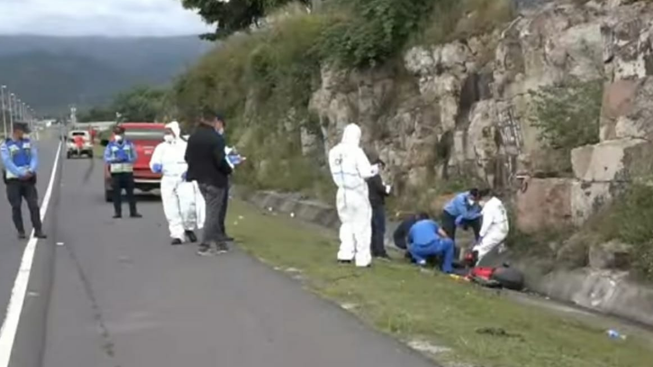 Motociclista muere tras impactar con un caballo en carretera hacia el norte de Honduras