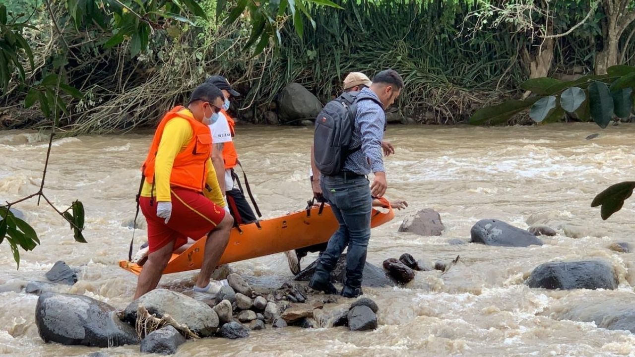 Bomberos recuperan cadáver de joven que fue arrastrado por un río en Copán