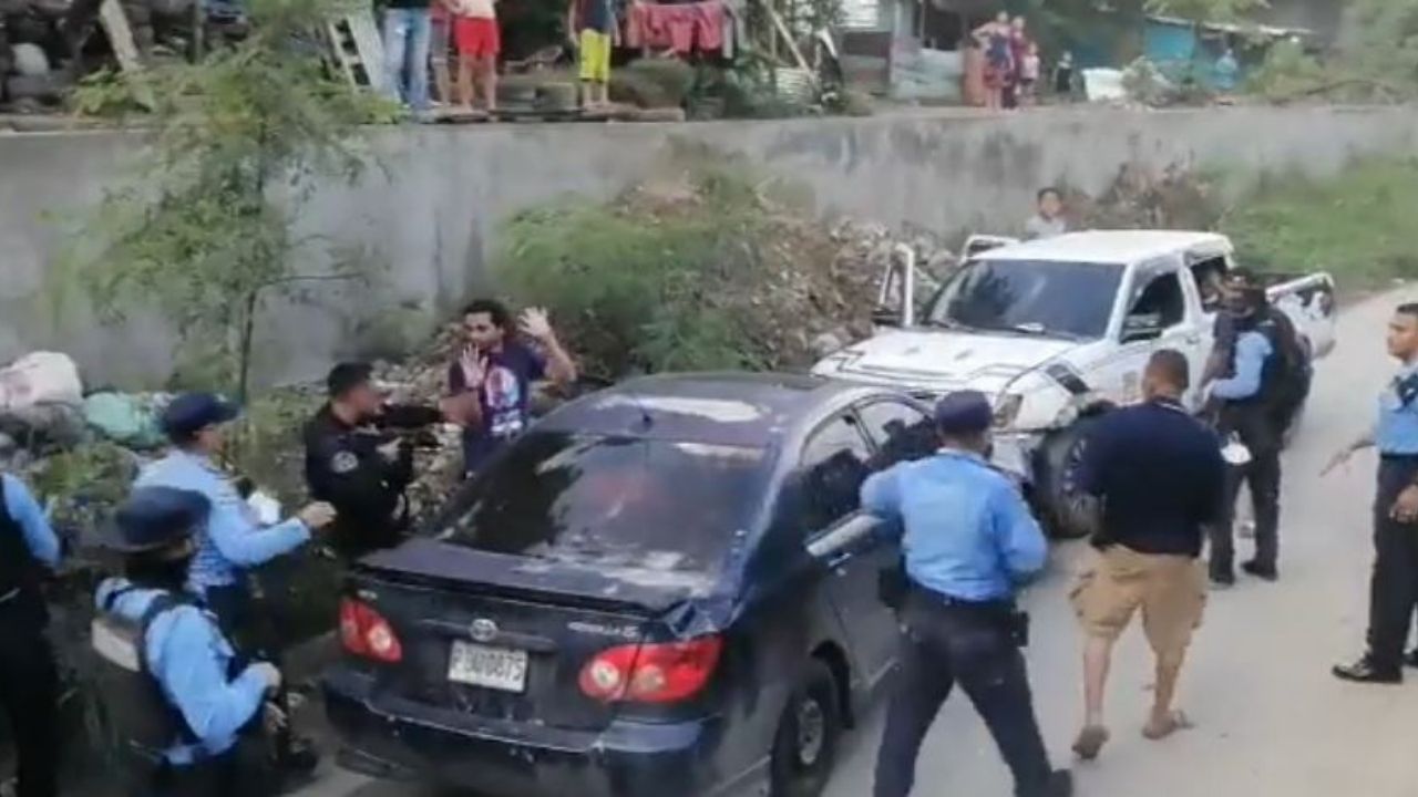 En vídeo queda momento en que policías hondureños capturan a supuesto ladrón de vehículos en Chamelecón