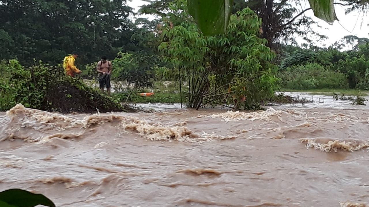 Honduras bajo la sombra del huracán Eta, categoría 4 que podría tocar tierra hondureña el martes