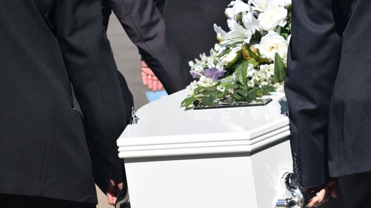 Familia organiza funeral de un pariente y lo encuentran desayunando en un hospital