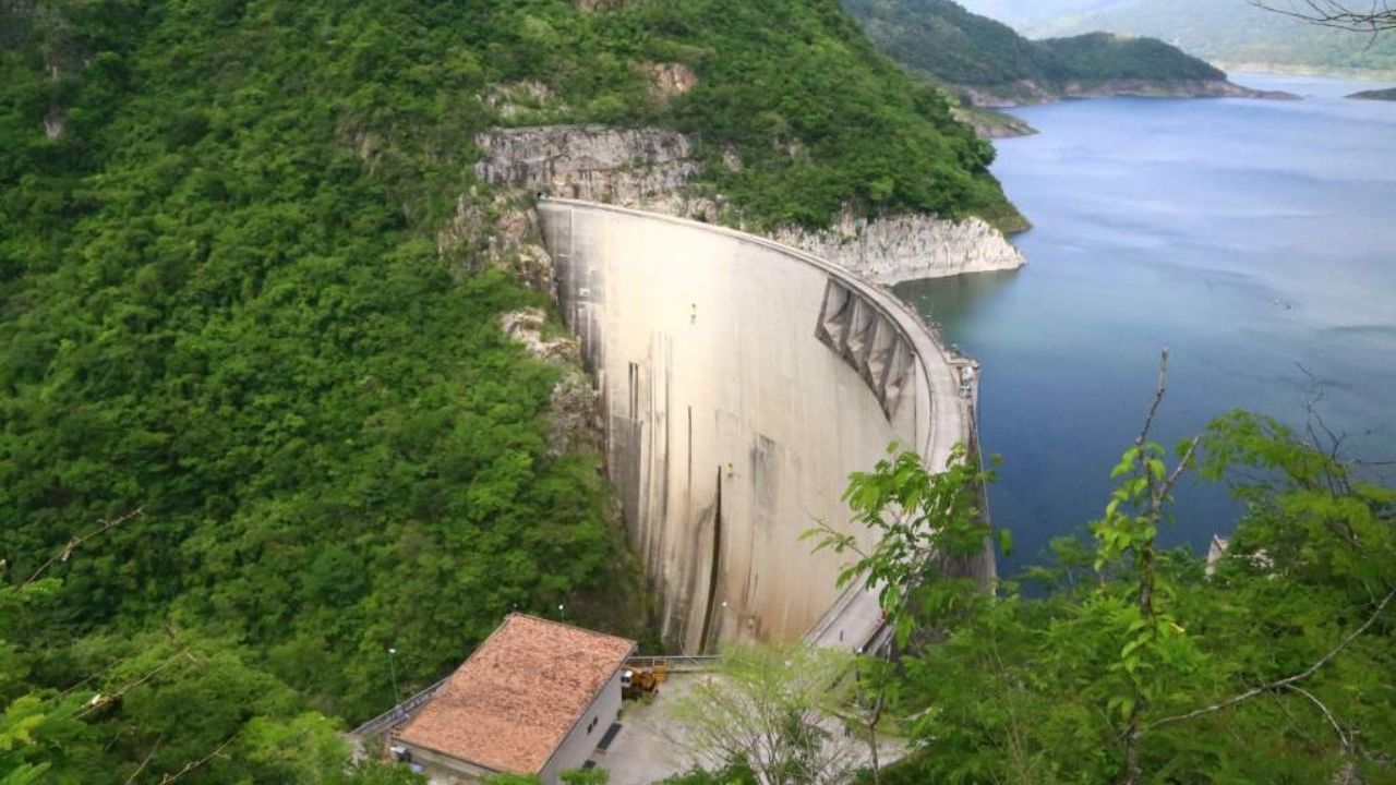 Suspenden descargas controladas en El Cajón tras turbulenta salida de Eta por Honduras