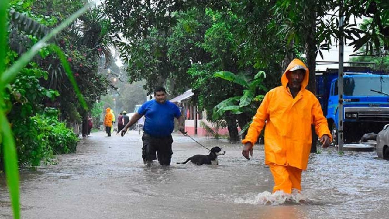 Imagen de Honduras: personas que viven en estas colonias de la zona norte deben evacuar  ante llegada de Iota, según Copeco