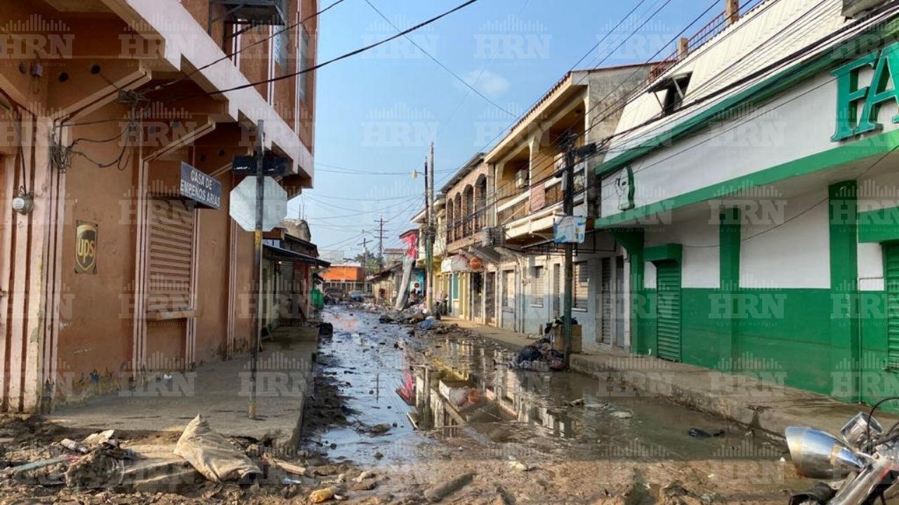 Las tristes imágenes de La Lima, una semana después del devastador paso de Eta por Honduras