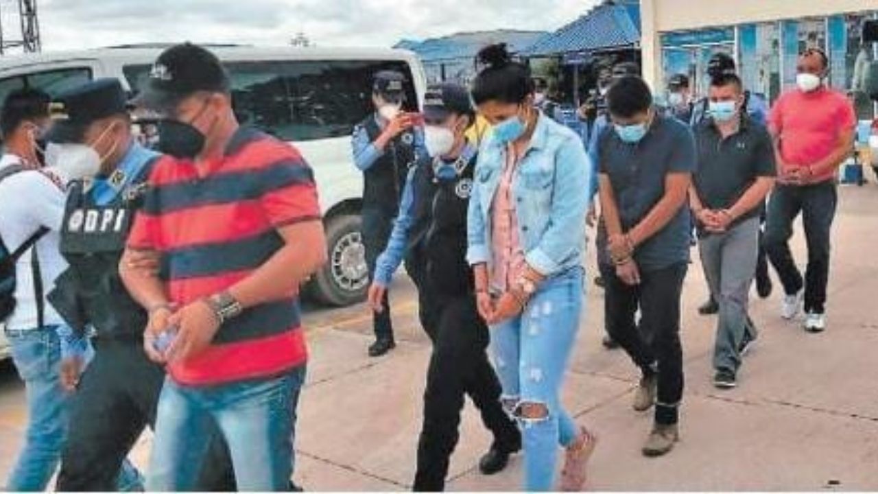 Detención judicial para cinco  policías y otros supuestos miembros de red de tráfico de migrantes que opera en Centroamericana