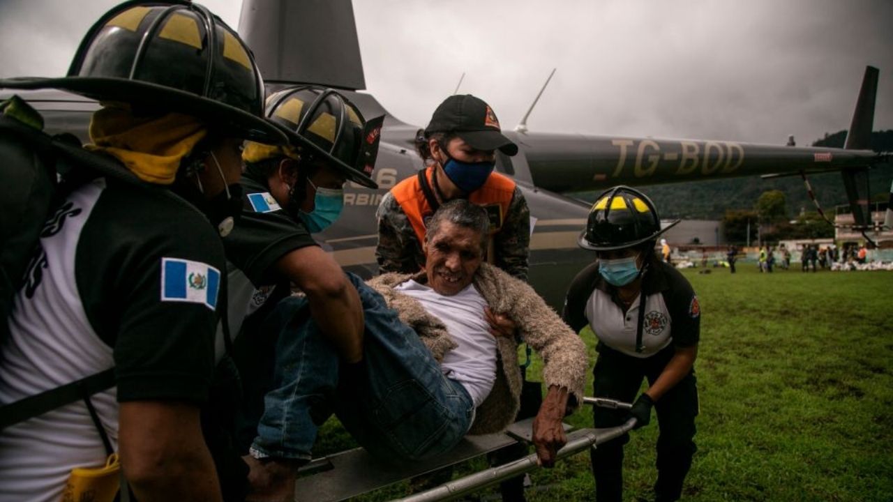 'Mi esposa está muerta, mis nietos están muertos', guatemalteco habría perdido a 40 familiares tras paso de Eta