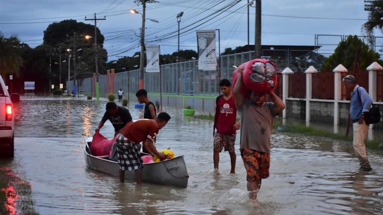 Hasta 500 milímetros de agua podría descargar huracán Iota sobre Honduras