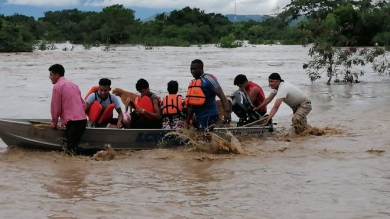 Limeños continúan bajo el agua; Copeco alerta que nuevos desbordamientos de ríos Ulúa y Chamelecón agudizarían inundaciones