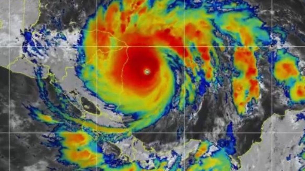 Se espera que Iota traiga vientos catastróficos y marejada ciclónica amenazante en Centroamérica, según el Centro de Huracanes