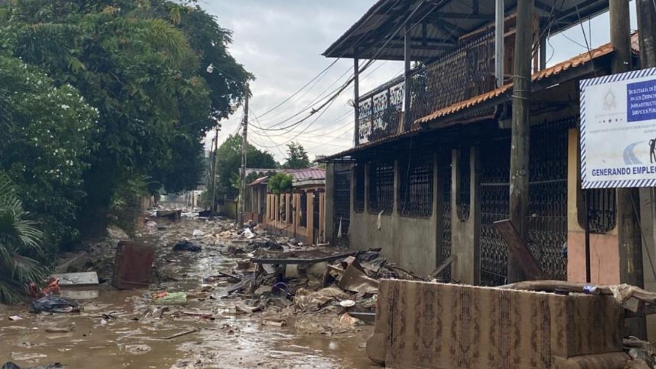 Imágenes: Desolada y llena de basura se encuentra La Lima tras el paso de Iota