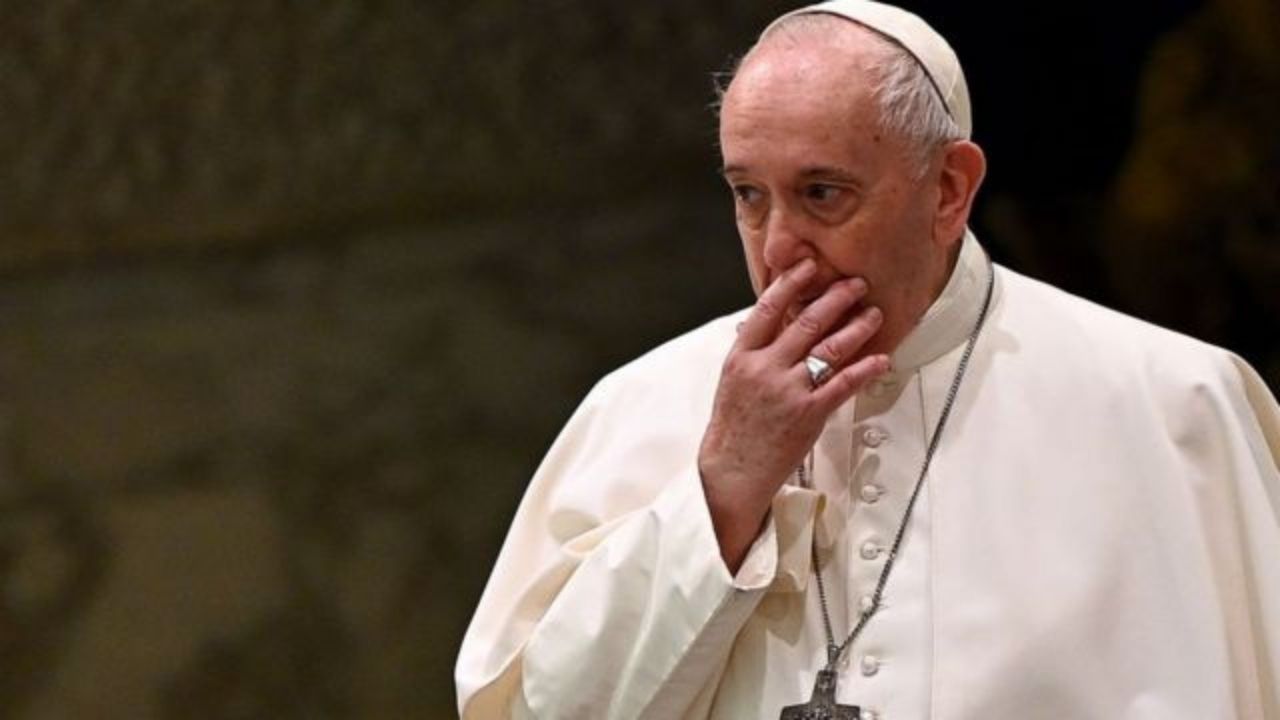 Vaticano investiga el 'me gusta' de cuenta del papa en Instagram a una foto sensual de una modelo  brasileña
