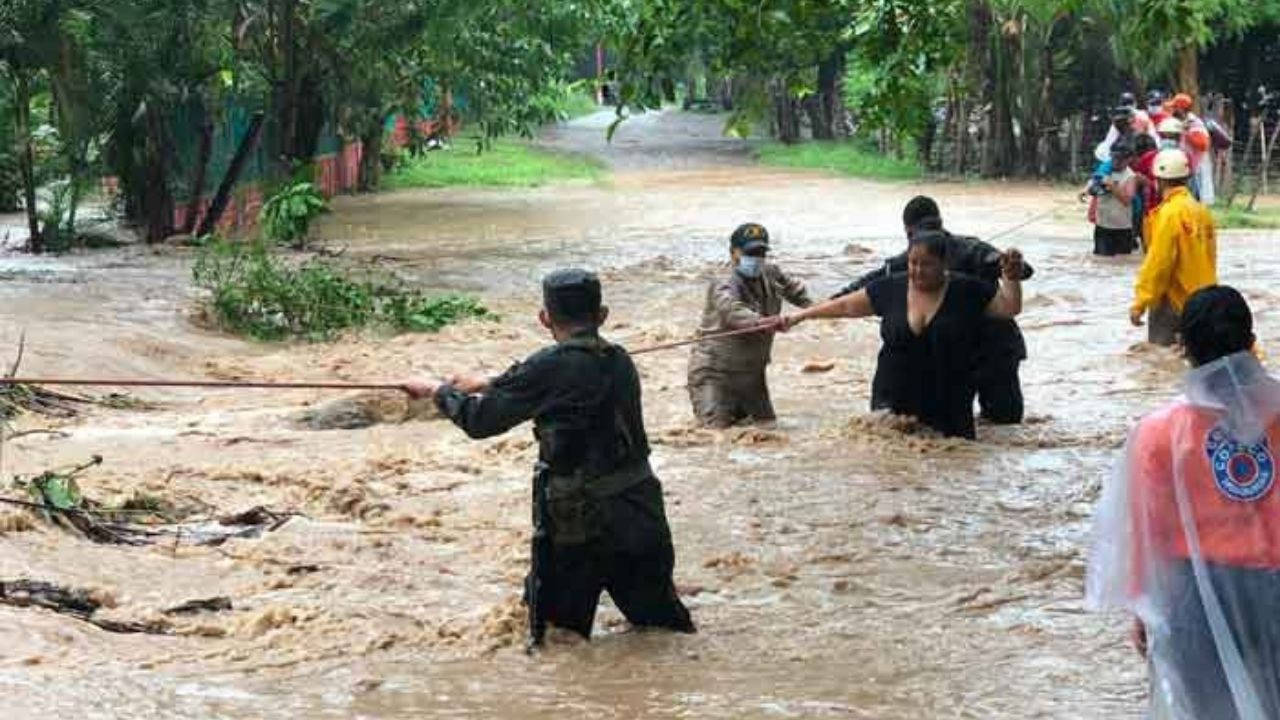 Unas siete mil personas al día son evacuadas en Honduras tras inundaciones por Eta