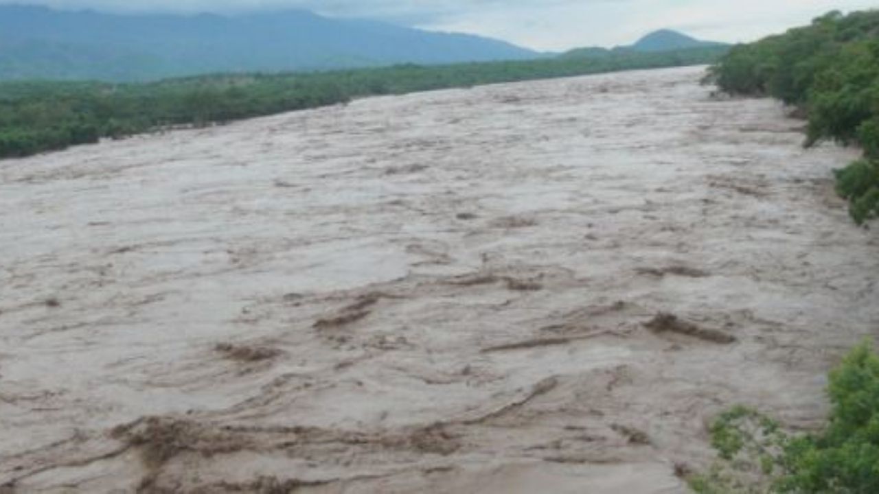 Honduras y Guatemala bajo alerta por crecida del río Motagua; instan a pobladores de zonas aledañas a evacuar