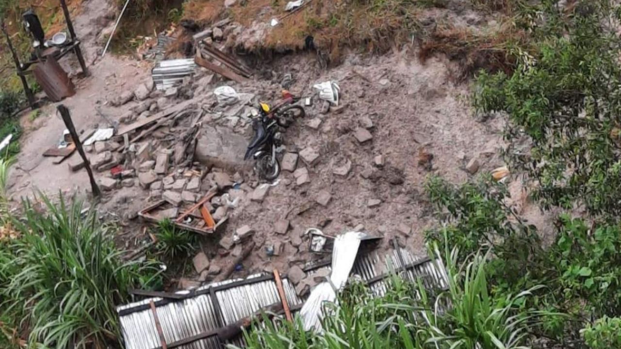 Dos menores entre ellos una bebé de 15 meses quedaron huérfanos tras perder a su familia por Iota en el occidente de Honduras