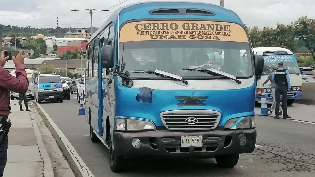 Desde una motocicleta matan a conductor de rapidito en Tegucigalpa y minutos más tarde capturan al supuesto sicario