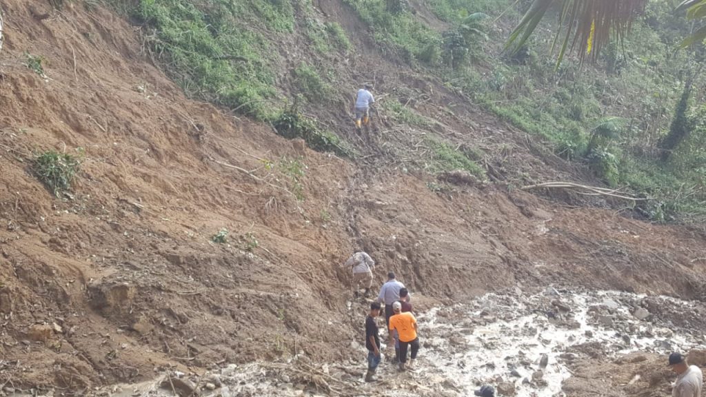 Deslizamiento de tierra se registra en varios sectores de Santa Bárbara.