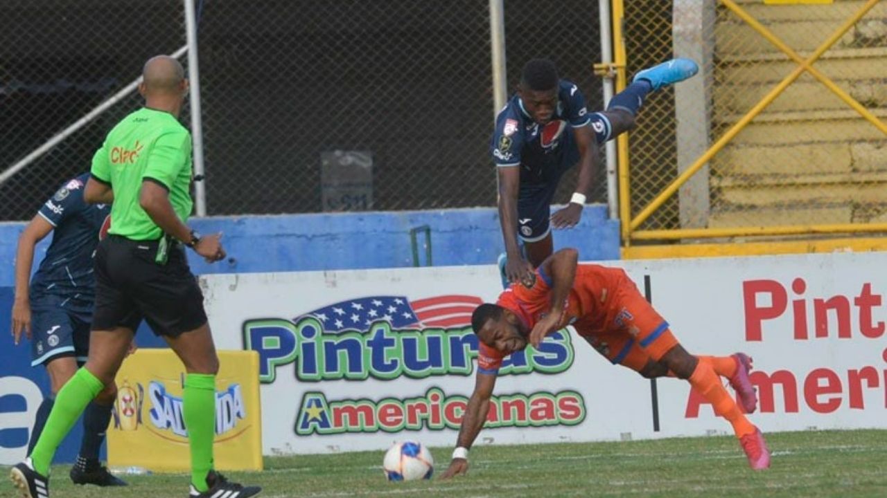 Los Lobos de la UPN vencen al Motagua con gol de Víctor Moncada
