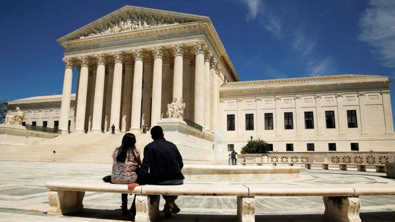 Tribunal Supremo desecha demanda contra plan de Trump de sacar indocumentados de censo en Estados Unidos