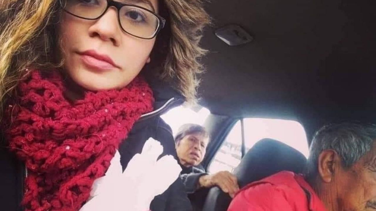 Taxista conmueve en redes sociales al cuidar de su esposa con Alzheimer llevándola al trabajo