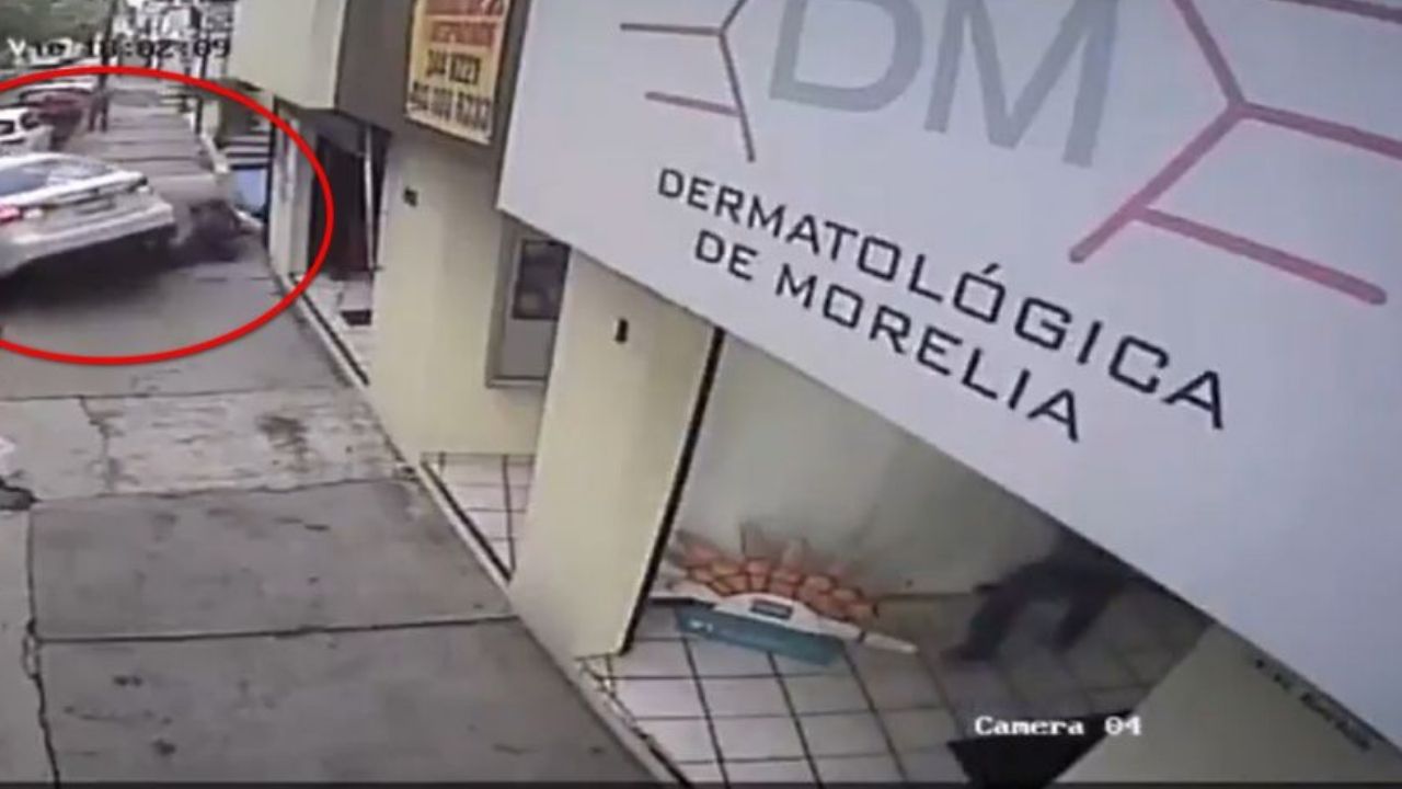 Video capta el momento que hombre atropella a ladrones que intentaron asaltarlo en México