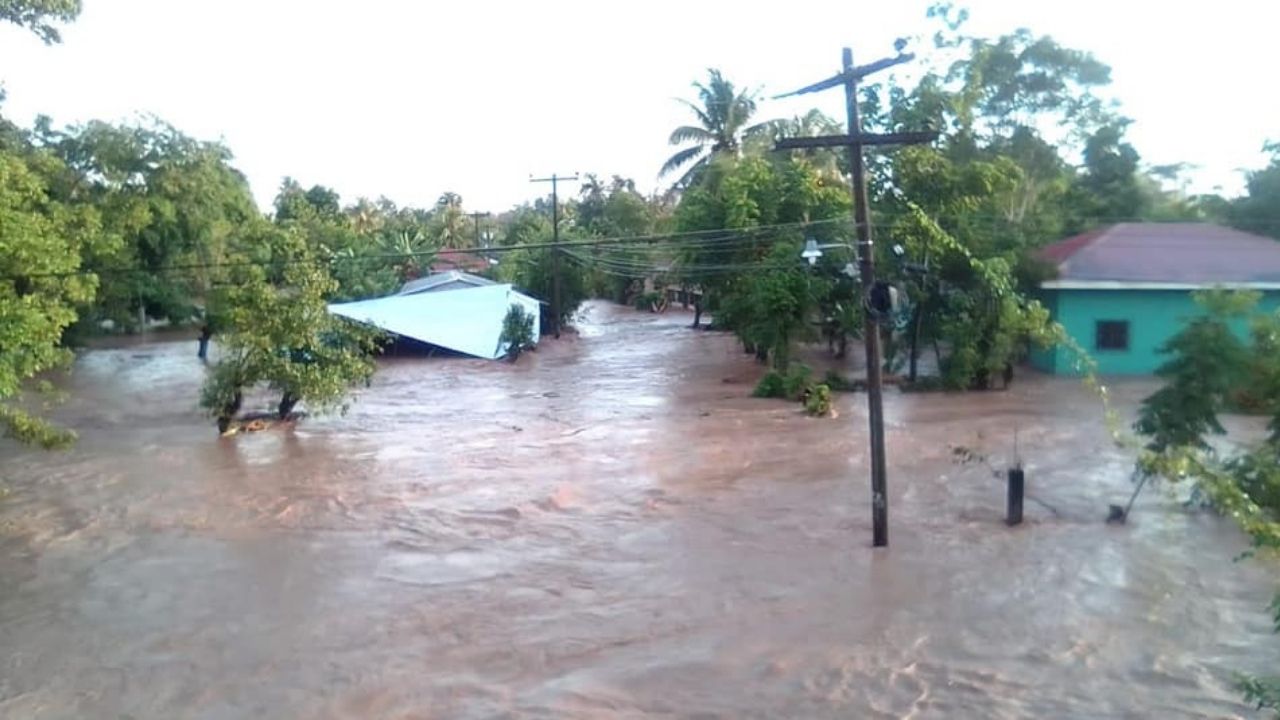 Preocupados habitantes de los bajos de Choloma ante olores fétidos donde no se han removido escombros