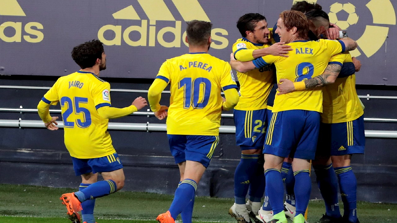 LaLiga: El Cádiz del Choco Lozano venció 2-1 al Barcelona