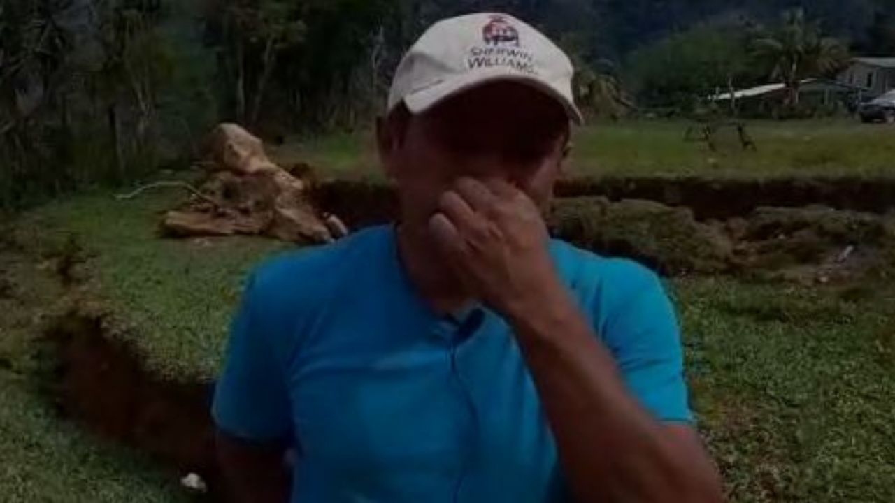 Campesino rompe en llanto al ver lo que un movimiento de tierra causó en Santa Bárbara, aquí el video