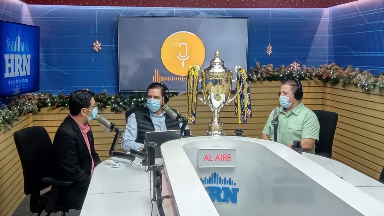 La copa del próximo campeón de Honduras en la cabina de la N