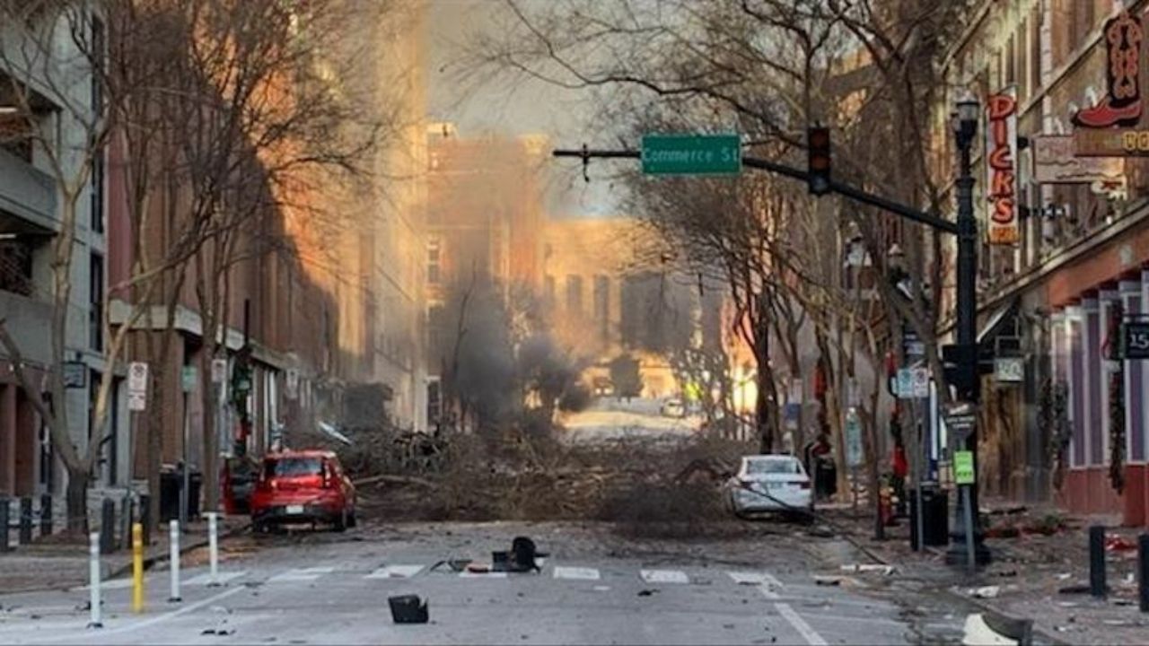 Investigan supuesto atentado tras explosión en el centro de Nashville, Estados Unidos