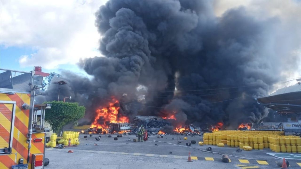 Impresionantes vídeos muestran explosión de planta de gas que daño al menos 20 casas en El Salvador