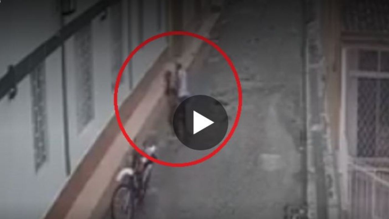 Hombre da brutal golpiza a su novia; tras el hecho ella se fue con él y todo queda grabado