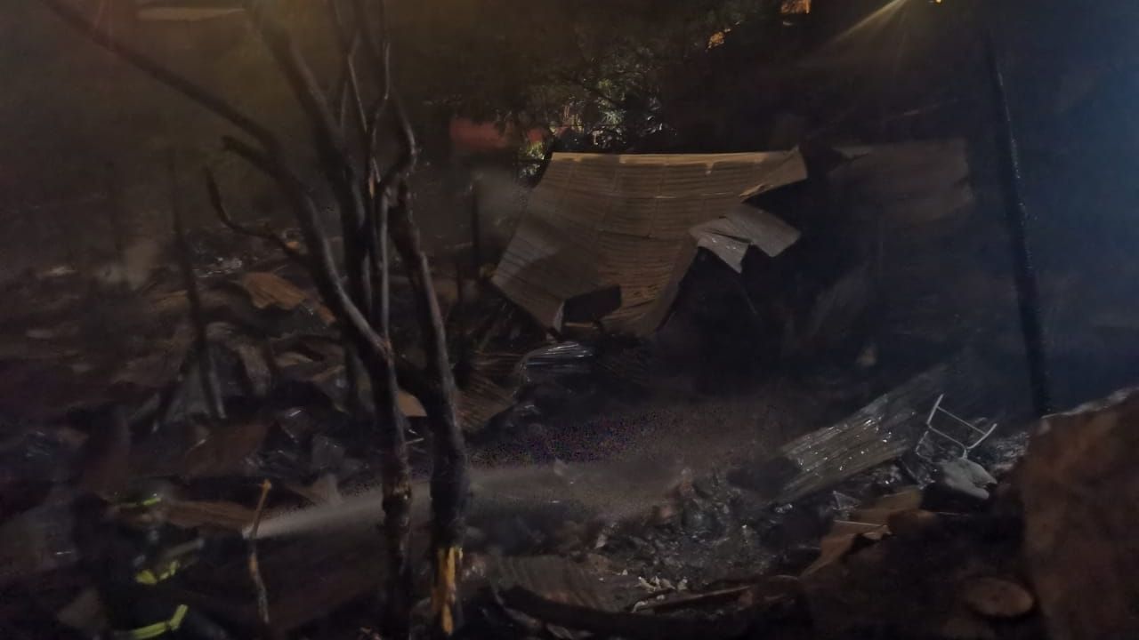 Un hombre calcinado y 174 personas quedaron en la calle tras pavoroso incendio en el barrio La Bolsa