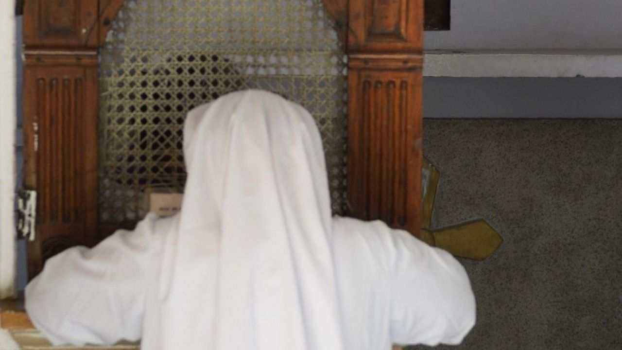 Sacerdote y monja asesinan a otra religiosa porque descubrió su relación amorosa