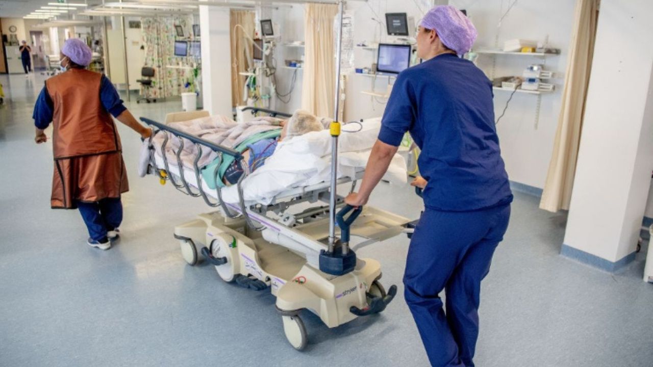 Países Bajos traslada pacientes a Alemania e investiga nueva cepa de covid-19