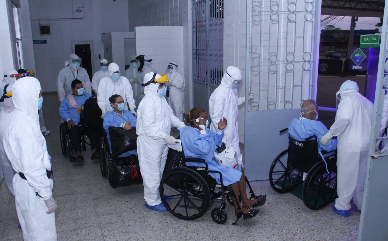 La población perdió por completo el miedo al covid, dice neumóloga del Hospital El Tórax