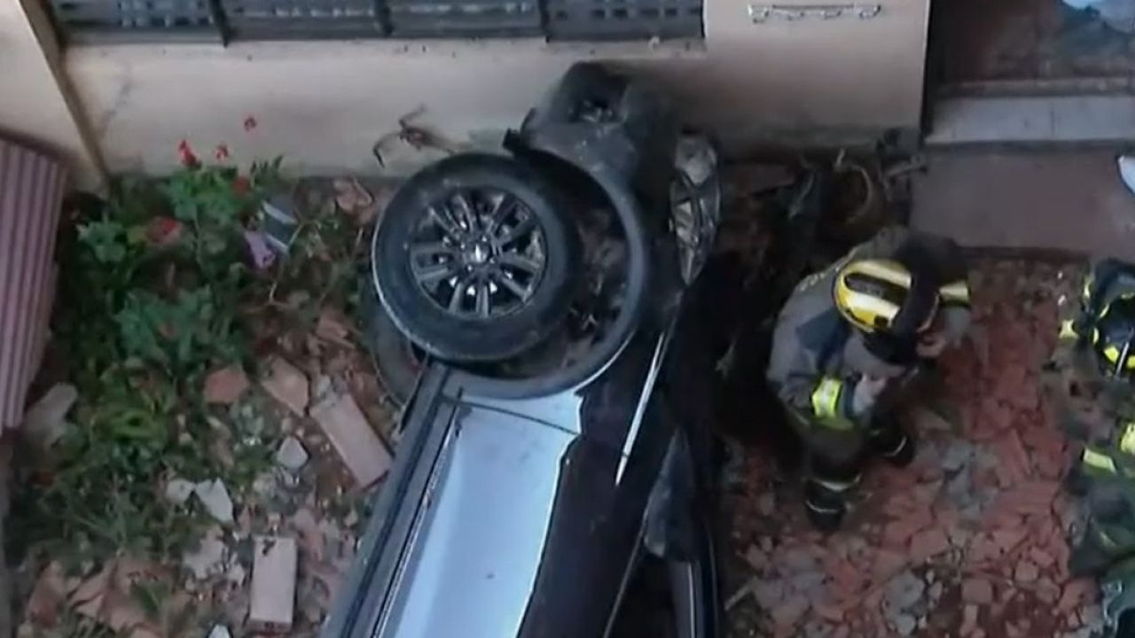 ‘En vez de pisar el freno puso el acelerador’, mujer muere tras tener aparatoso accidente al salir de una clínica