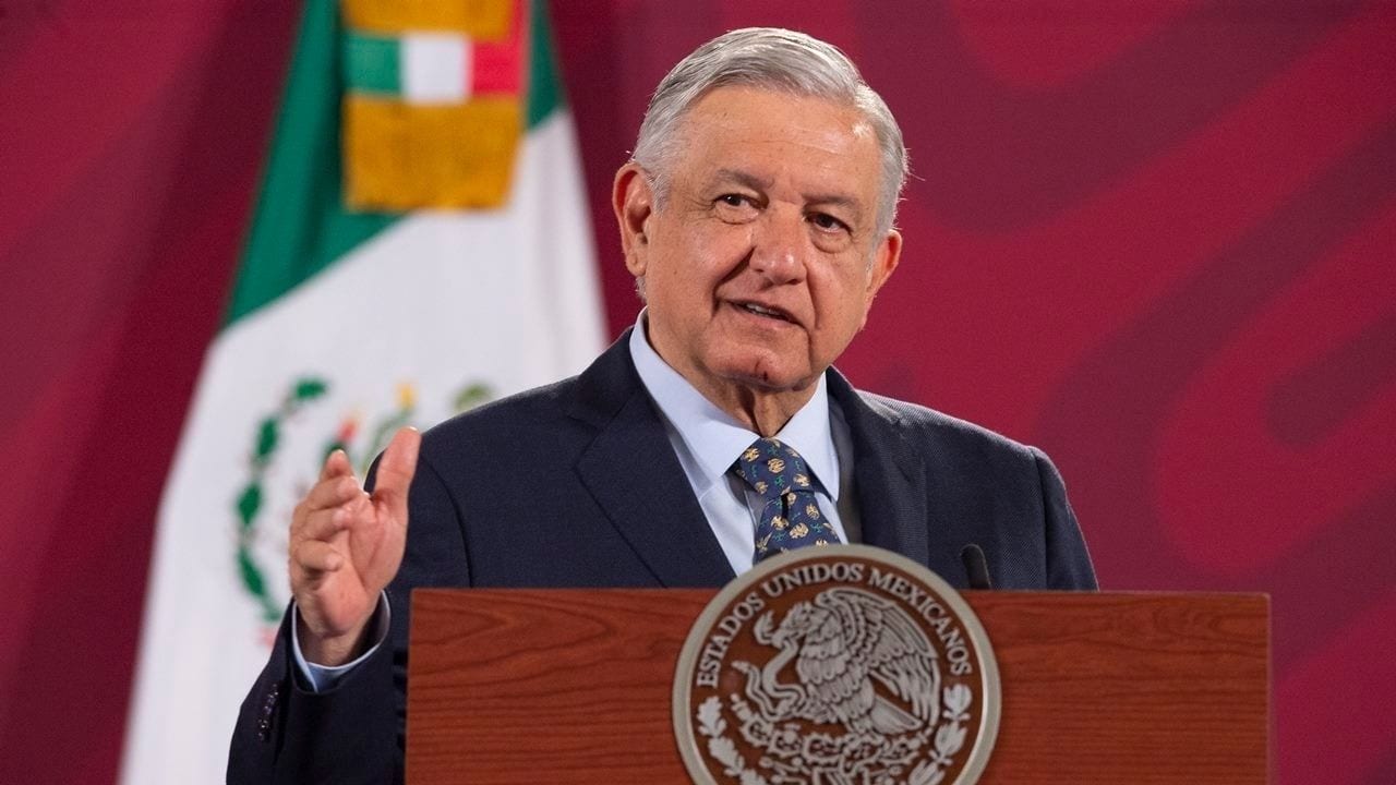 López Obrador recibe apoyo pero también críticas tras dar positivo a covid-19
