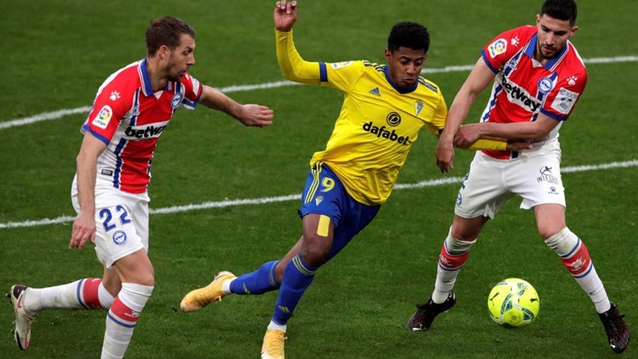 Choco Lozano se luce con gol y asistencias en triunfo del Cádiz ante el Alavés