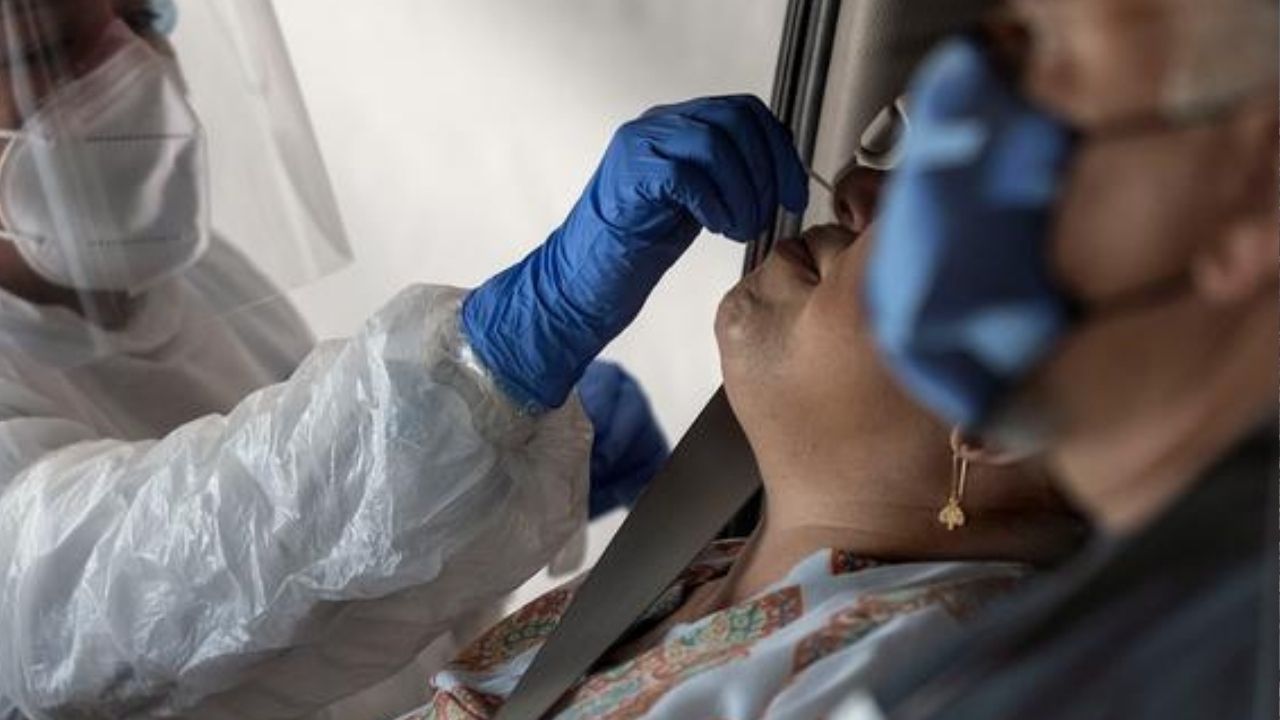 Nueva variante del covid puede 'causar más daño, incluida la muerte', advierte epidemiólogo