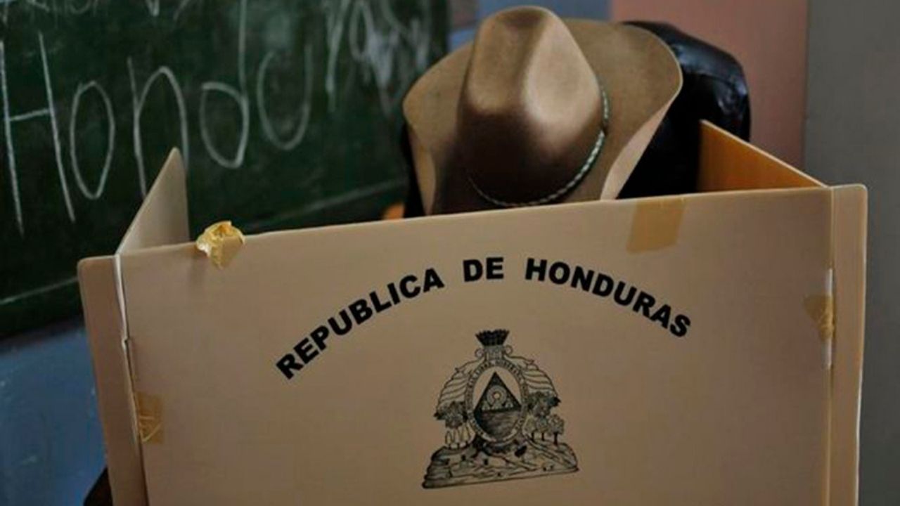 Oposición denuncia supuestos arreglos ocultos para cambiar leyes y mantener 'cara sucia' en la política hondureña