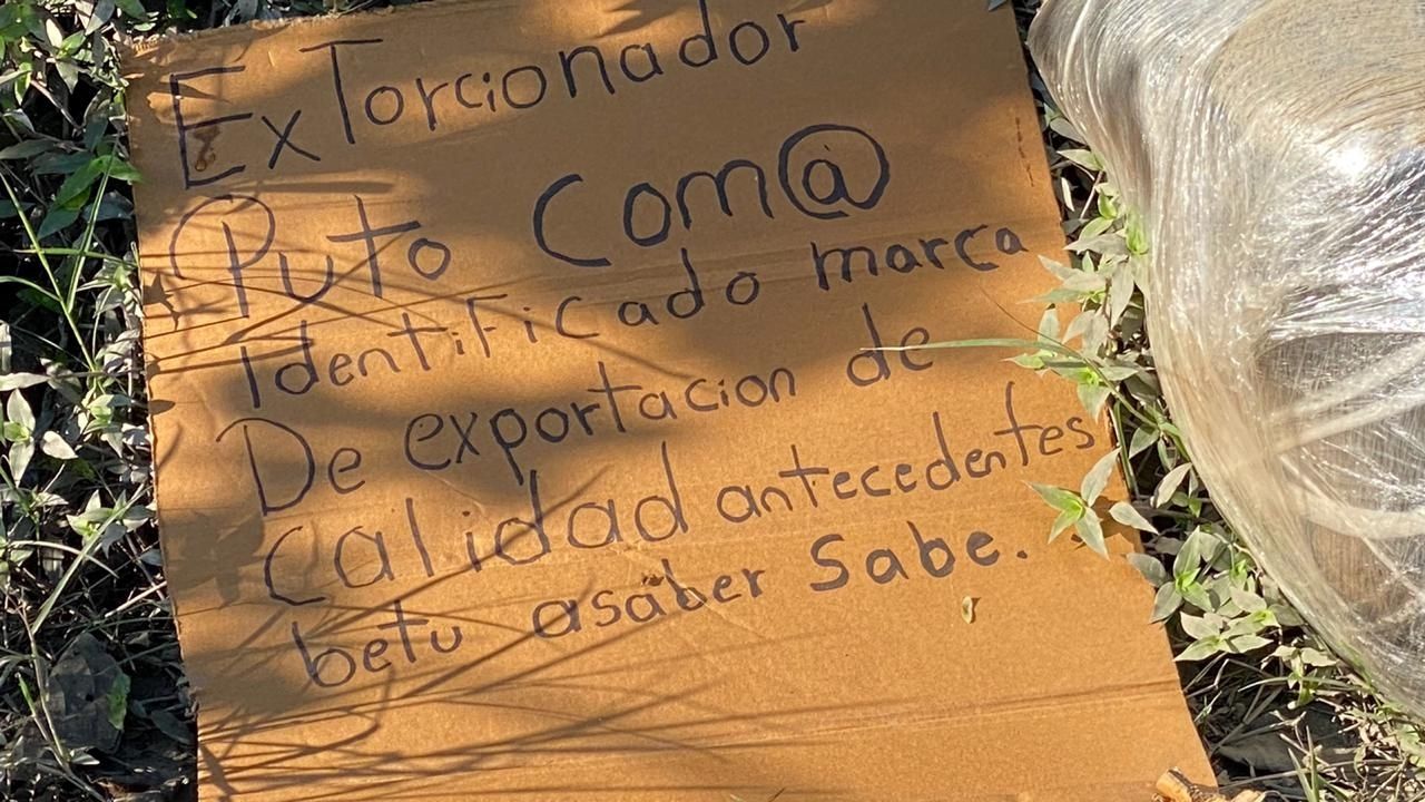 Hallan encostalado en San Pedro Sula y dejan misterioso mensaje sobre su cuerpo