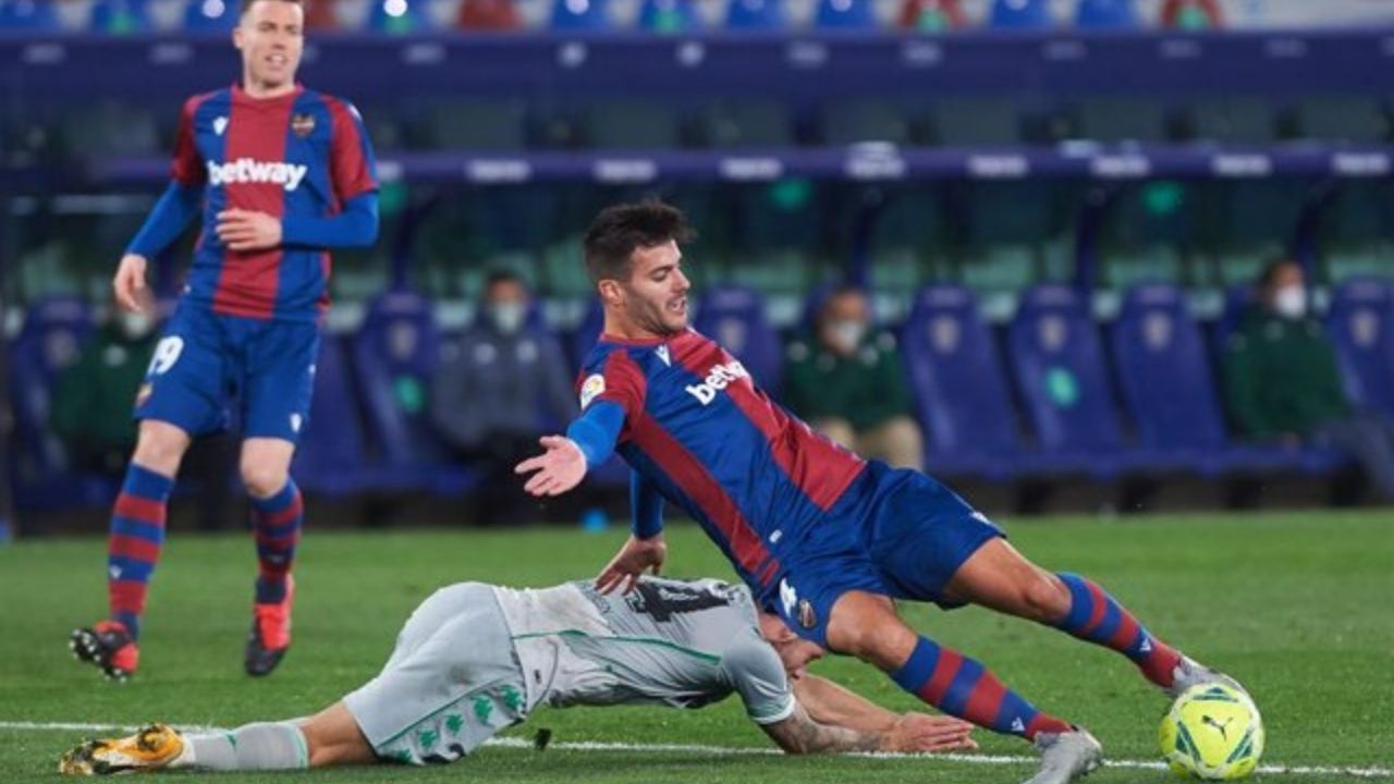 Rober Pier da positivo y la plantilla del Levante repetirá las pruebas PCR