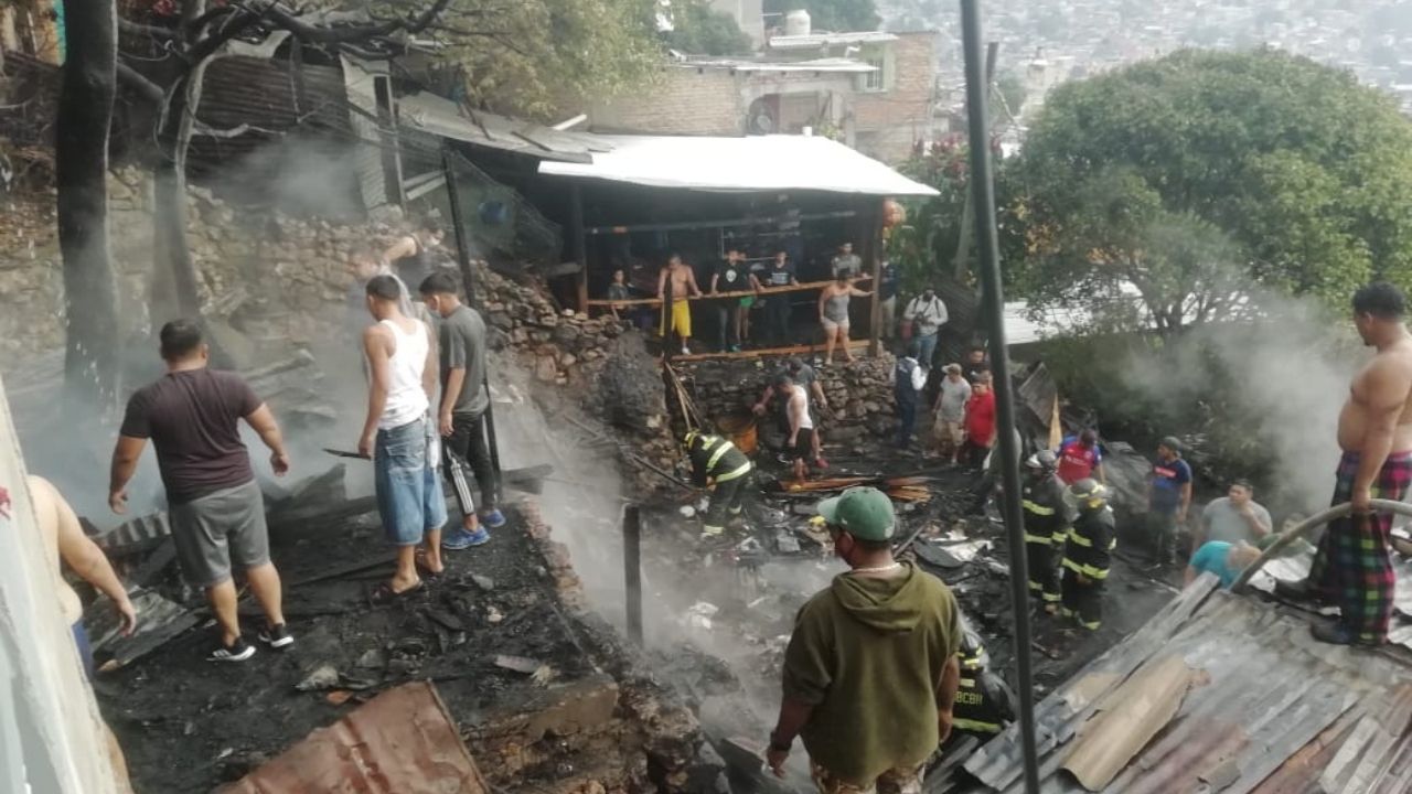 Incendio consume varias casas en la colonia Altos de la Independencia en Tegucigalpa
